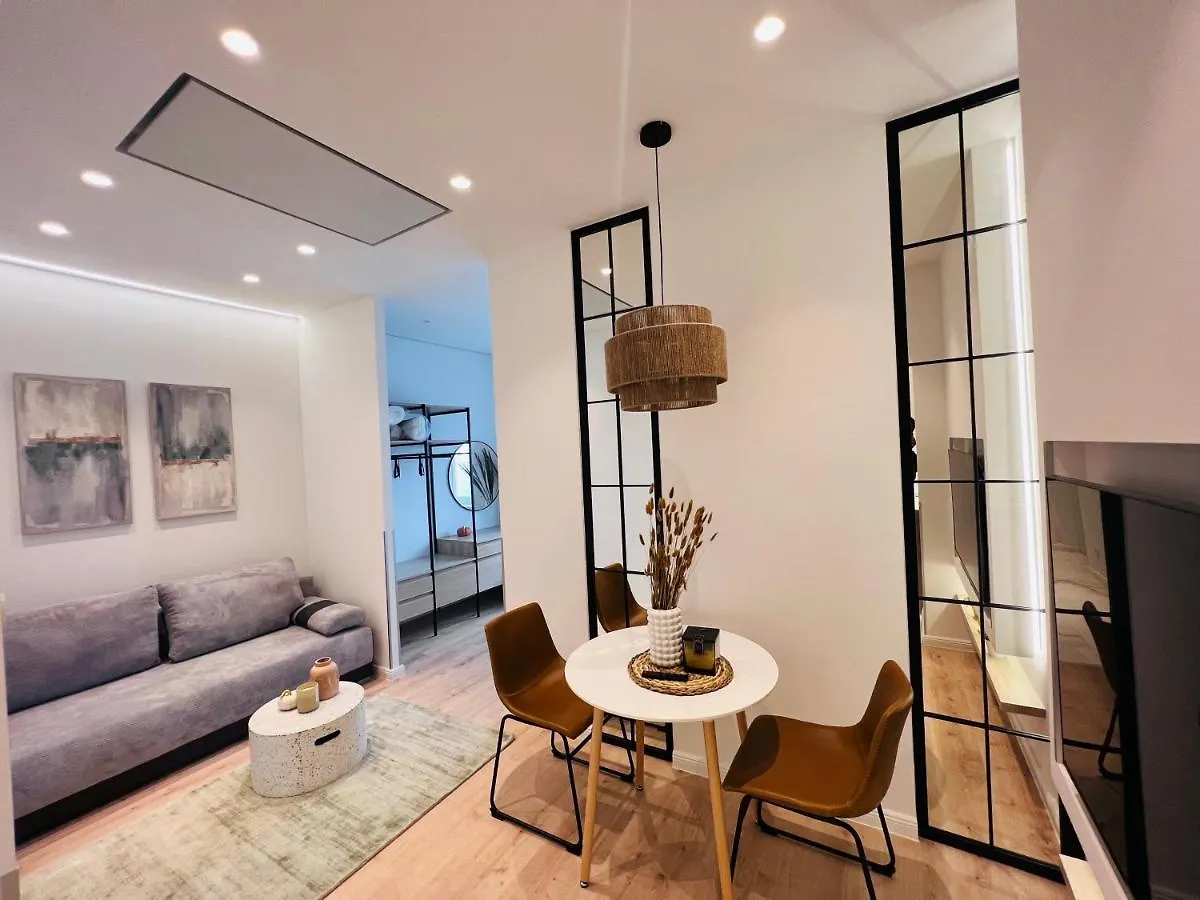 Zeus Design Apartment Schlosspark Schoenbrunn Wien Österreich