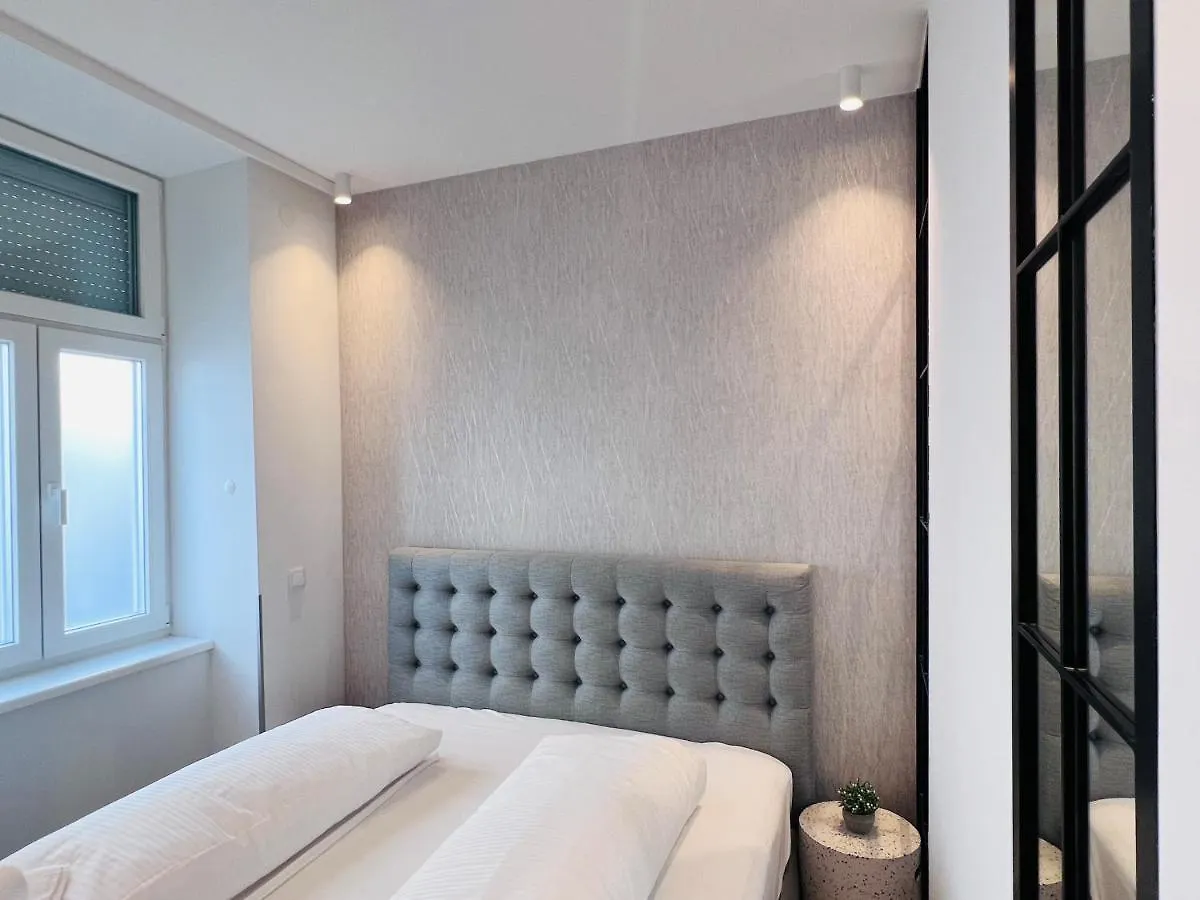 Zeus Design Apartment Schlosspark Schoenbrunn Wien
