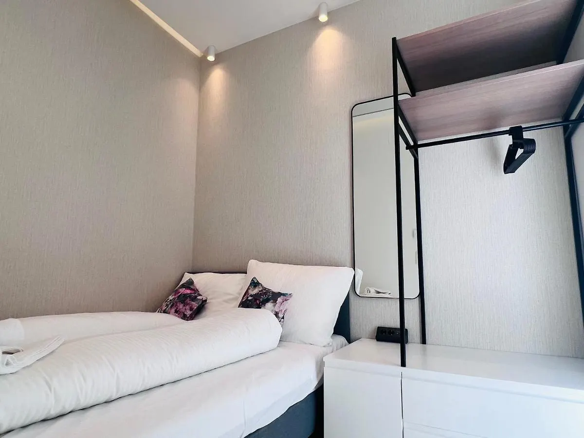 Zeus Design Apartment Schlosspark Schoenbrunn Vienna